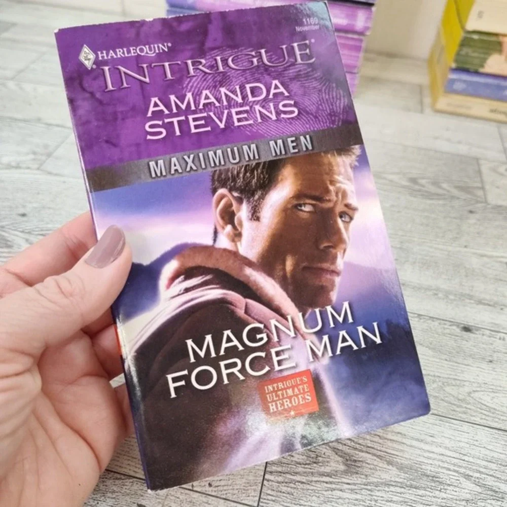 Magnum Force Man Amanda Stevens 2009 Harlequin Intrigue Romance Suspense PB Book